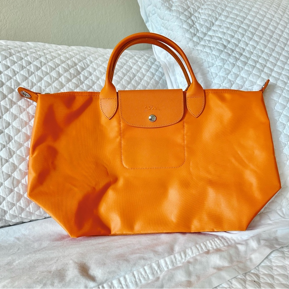 New Le Pliage Neo Medium Top Handle in Orange